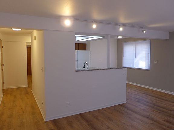 4th image of 4500-10 N Long Ave #4510