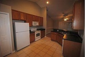 3rd image of 139 Rockhill Dr