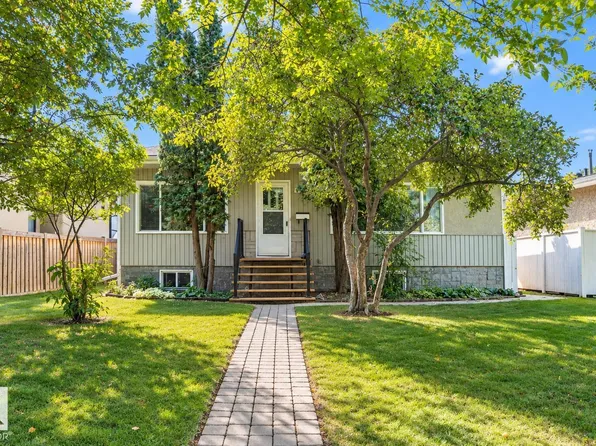 8743 Strathearn Dr NW, Edmonton, AB T6C 4C8