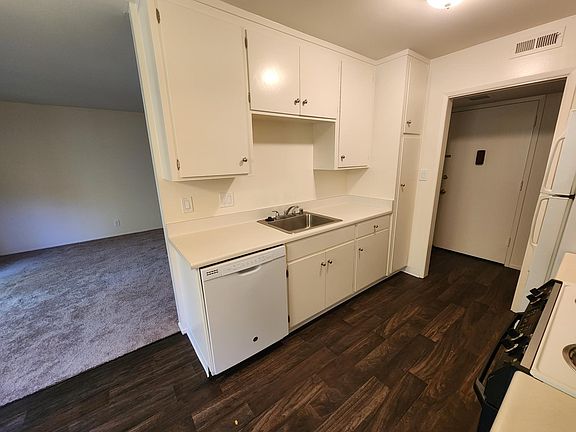 3rd image of 2721 Midtown Ct APT 305