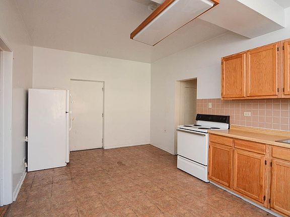4th image of 3145 W Medill Ave #3