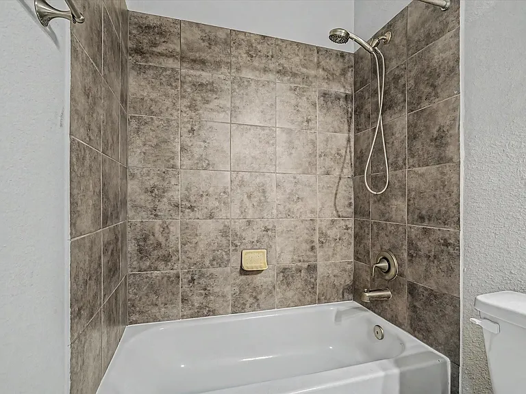 16534 Twinwalker Dr — Photo 17