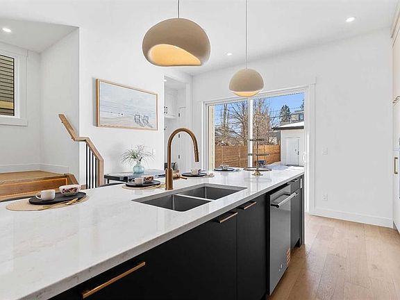 5th image of 2419 E 26th St SW