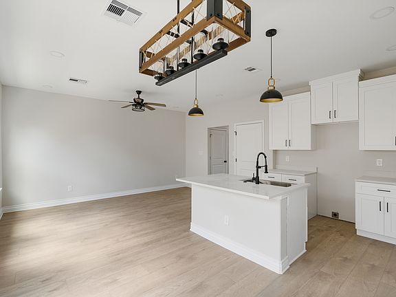 5th image of 548 Cole St #1