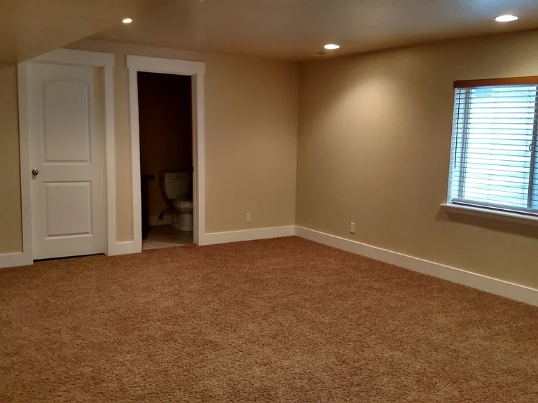 2557 N Garden Dr — Photo 8