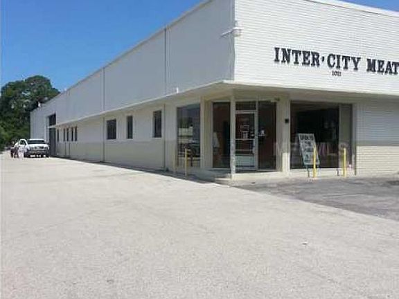 3rd image of 1011 N Lime Ave
