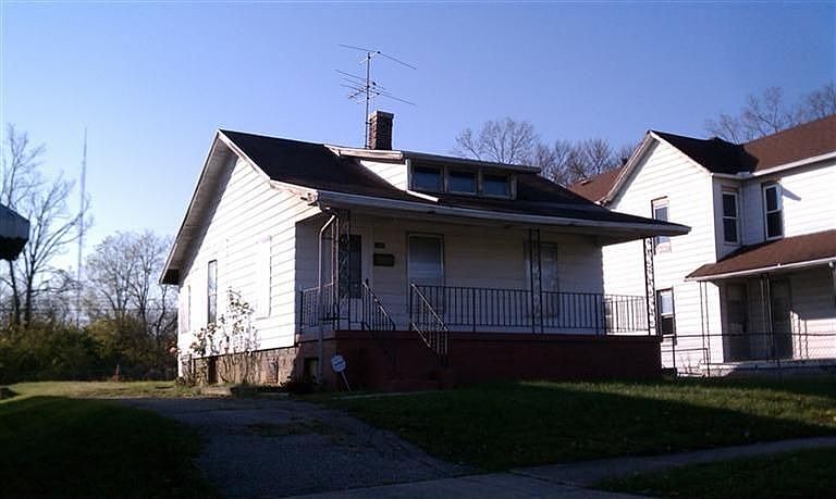 2nd image of 122 Arlington Ave