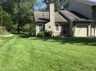 8 Flintlock Ln, Halfmoon, NY 12065