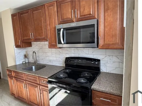 6511 Tulip St, Philadelphia, PA 19135