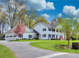 137 Towne House Rd, Fairfield, CT 06824