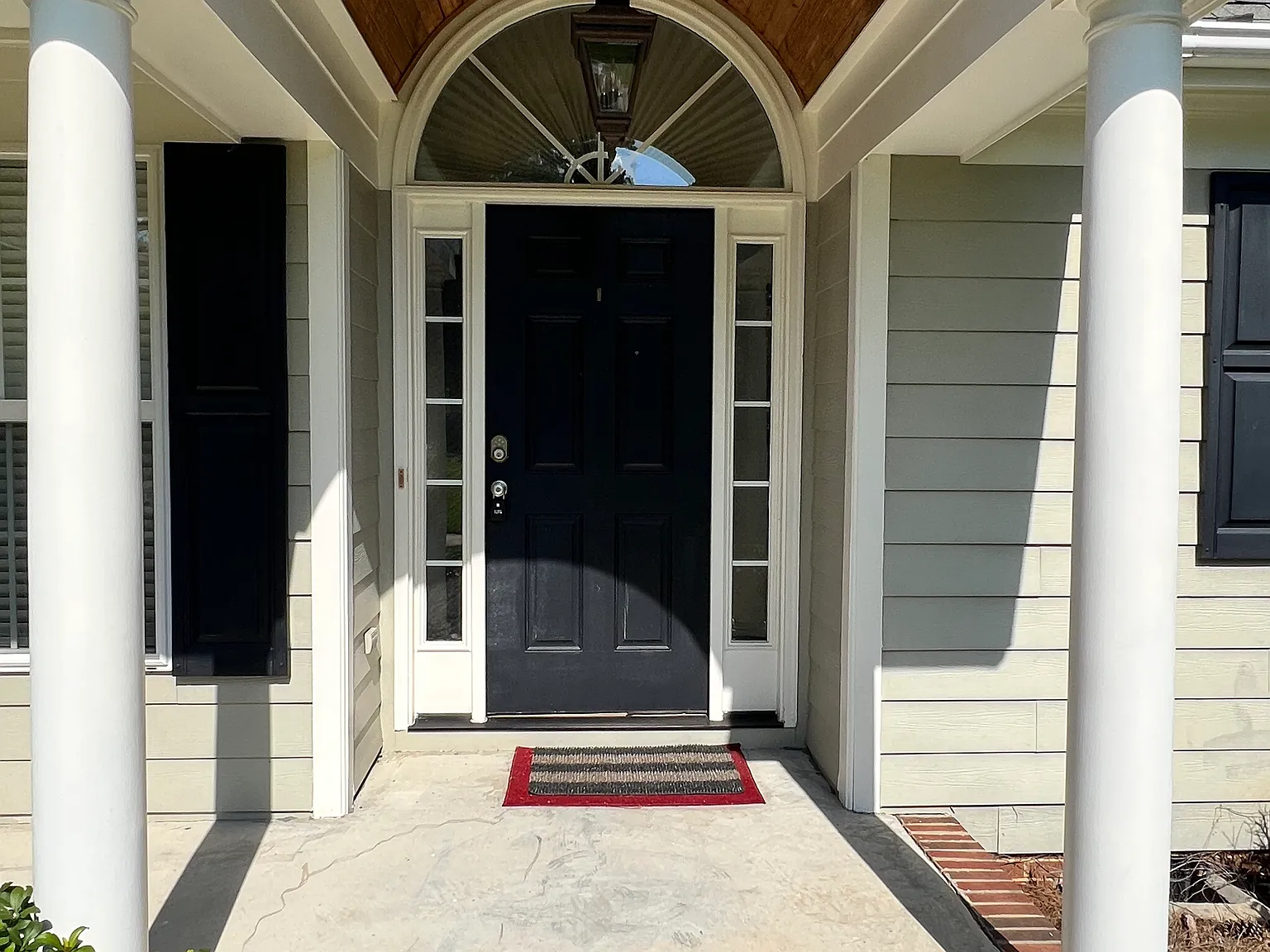 4 bed, 2010 sqft, $2,600 — Photo 2