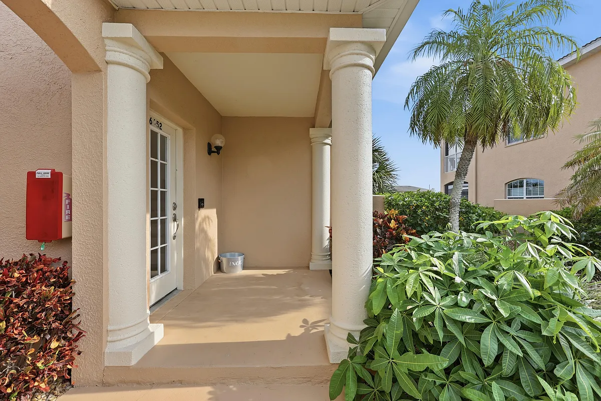 Photo 2 of 33 - 6652 7th Avenue Cir W - Bradenton, FL Building Photo - 6652 7th Avenue Cir W