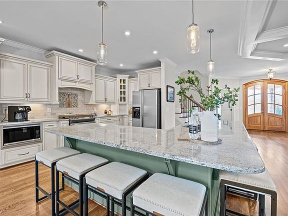 3rd image of 536 Black Mountain Rd