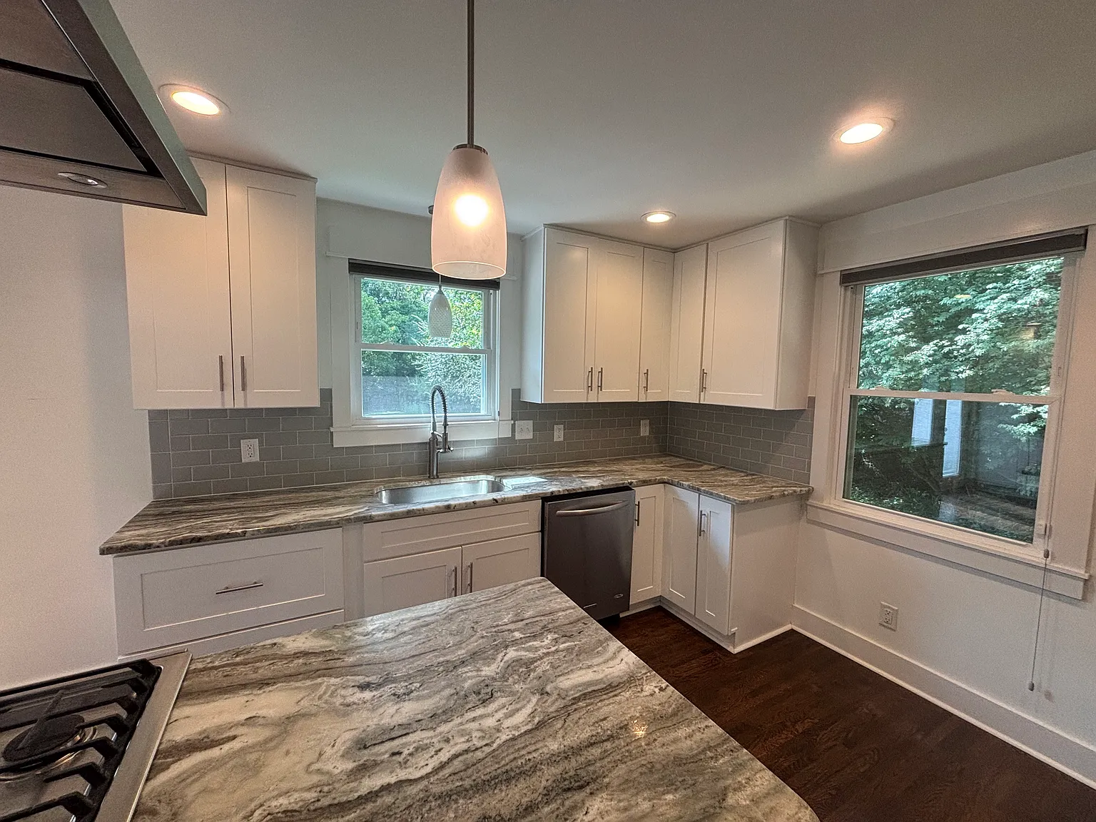3 bed, 2.5 bath, 2200 sqft, $3,500 — Photo 2