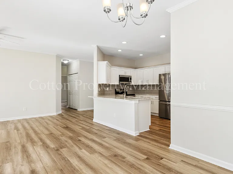 1010 Winterberry Cir — Photo 11