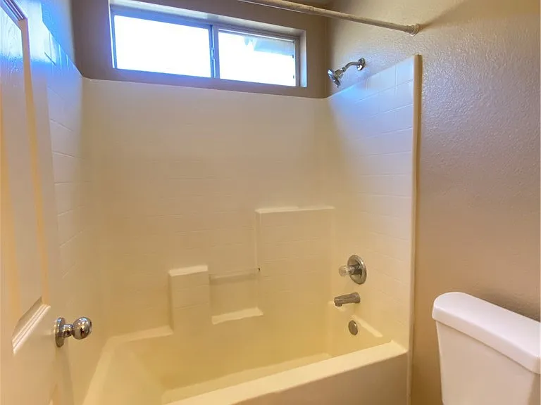 708 Hillview St — Photo 29