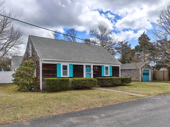 16 Oak Street, Hyannis, MA 02601