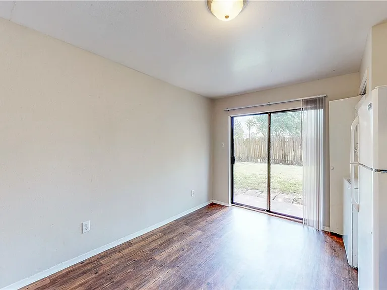 303 Manuel Dr #B — Photo 7