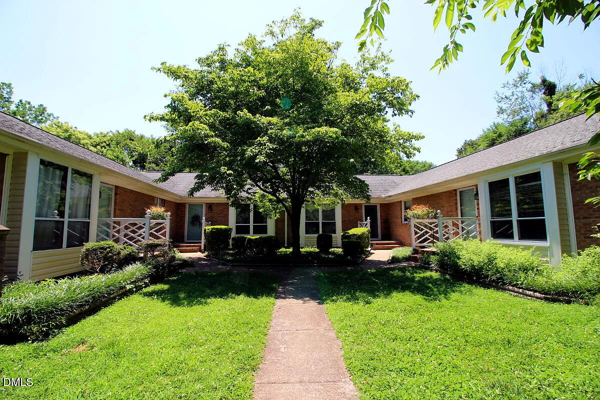 2 bed, 2.0 bath, 950 sqft, $1,395 — Photo 2
