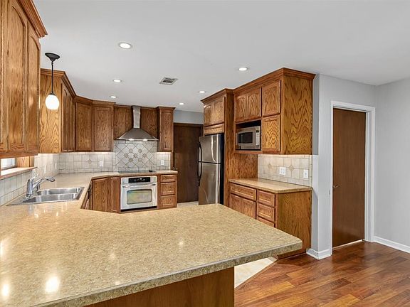 4th image of 7725 Laurie Ln