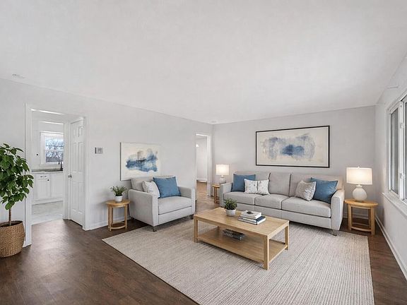 3rd image of 619 Echo LANE