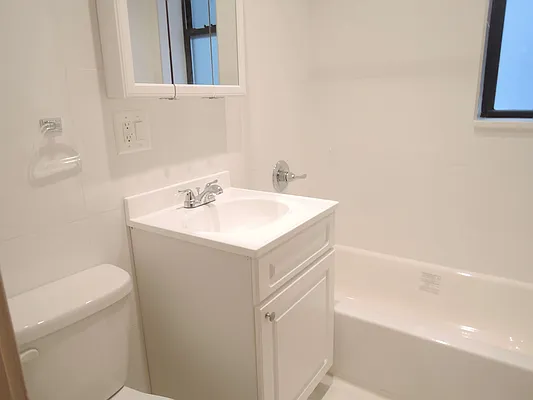 Rented by NYLA Realty | media 4