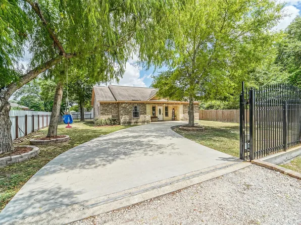 523 Renfro Burford Rd, Fresno, TX 77545