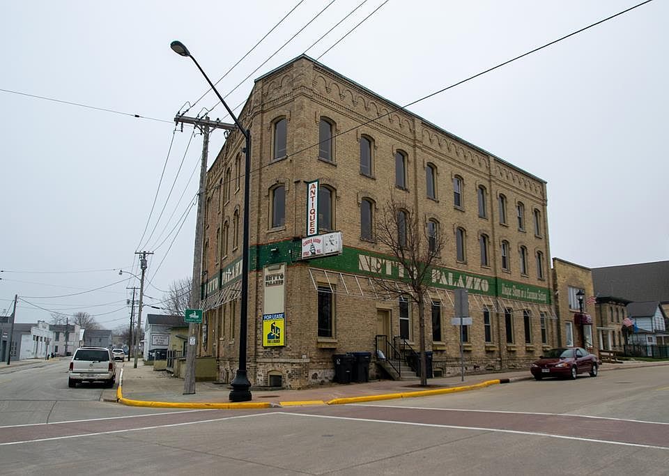 1st image of 300 4th St