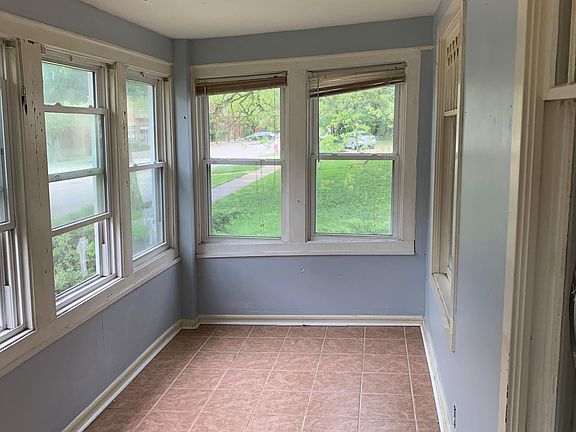 4th image of 48 E Hattendorf Ave #1