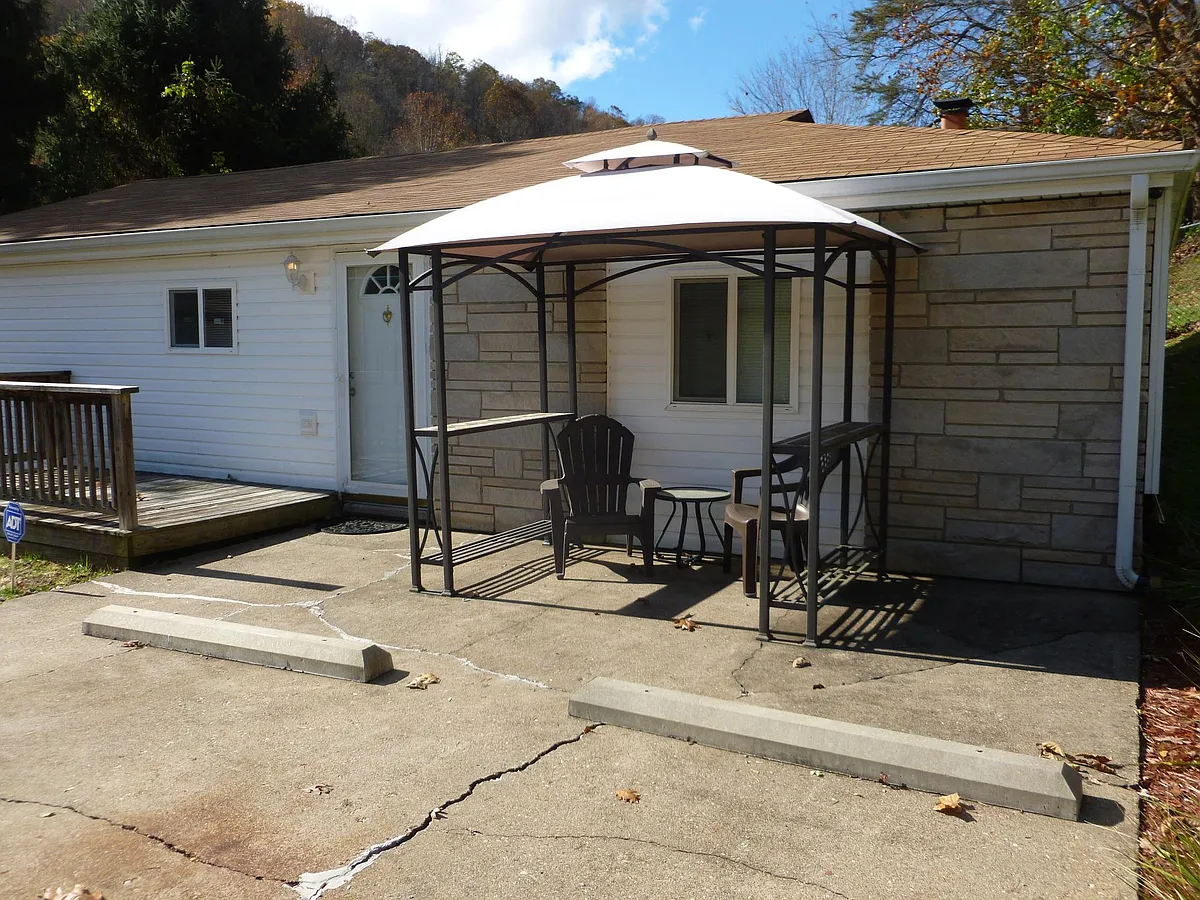 Building Photo - 53 Redmans Ct