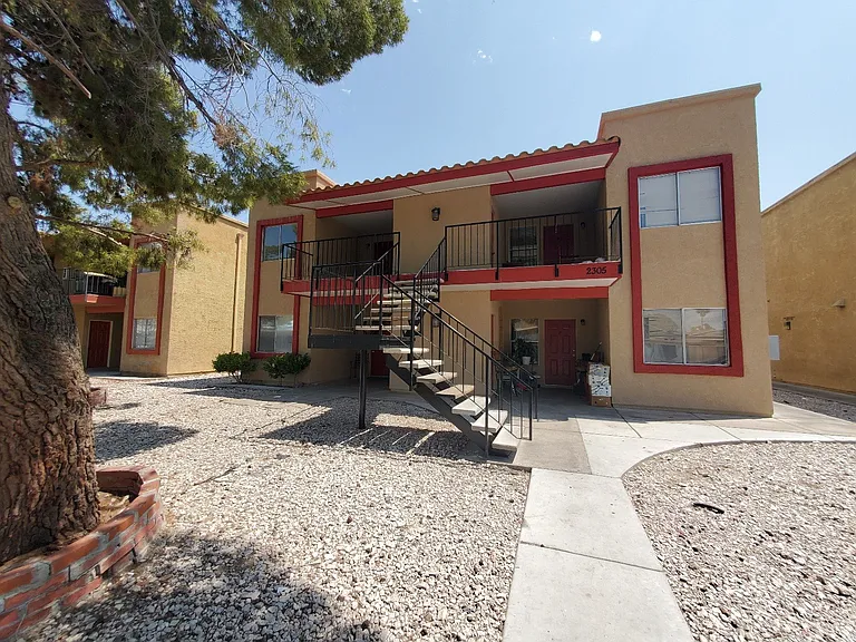 2305 N Jones Blvd — Photo 12