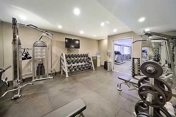 Rented by SERHANT. | media 16