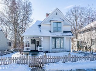 418 1st St, Batavia, IL 60510
