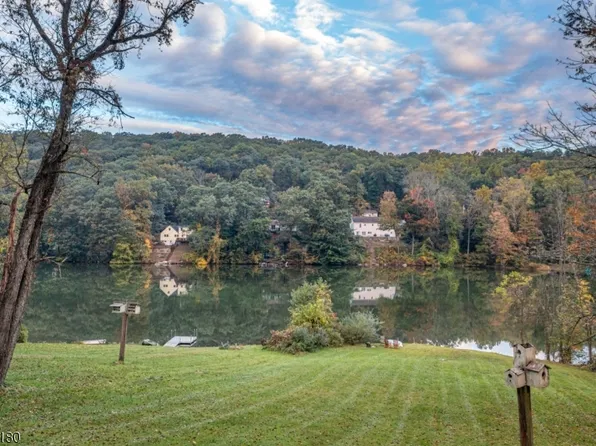 87 E Shore Dr, Vernon Twp., NJ 07462
