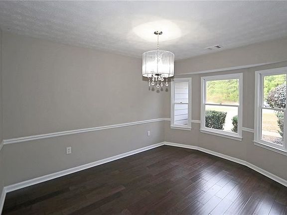 5th image of 305 Willow Shoals Dr