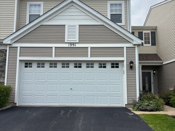 1991 Cobblestone Dr, Carpentersville, IL 60110