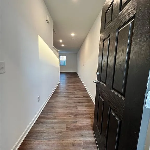 6075 Handley Dr — Photo 2