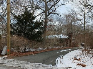91 Chestnut St, Mount Sinai, NY 11766