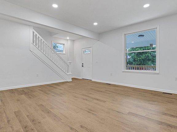 2nd image of 282 S Cypress Ave