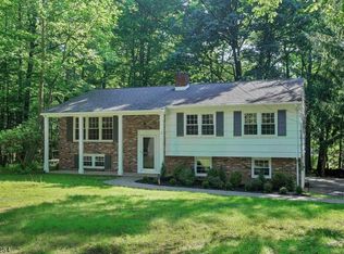 2 Sleepy Hollow Rd, Warren, NJ 07059