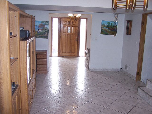 1st flr den w/ ceramic tile