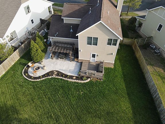 3rd image of 1521 NE Dysart Woods Ln