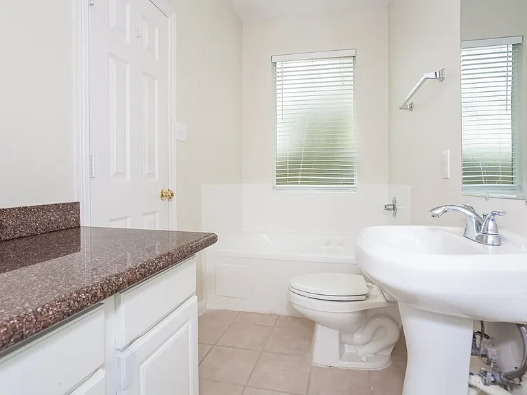 1907 Doliver Cir — Photo 16