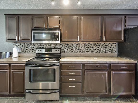 5th image of 811 Chauvin Dr
