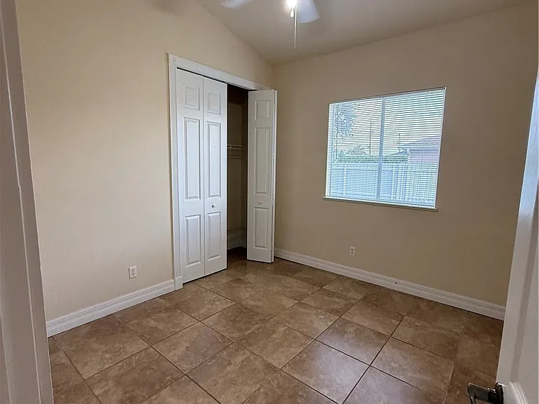 217 NE 21st Pl — Photo 32