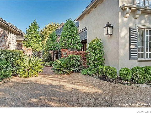 2nd image of 131 Carondelet Ct