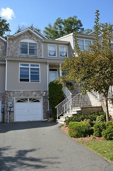 1st image of 359 Summerhill Dr
