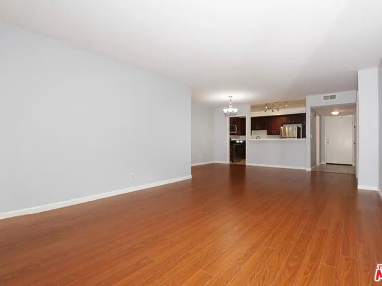 1262 S Barrington Ave #203 — Photo 3