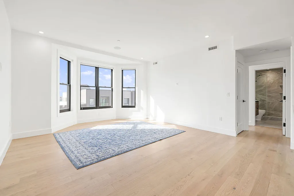 Building Photo - 472 W Broadway #Penthouse 501