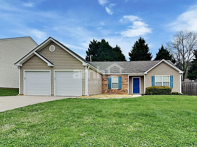 6014 Pennycross Ln — Photo 1